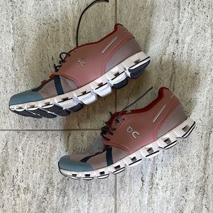 On Cloud size 7 sneakers
